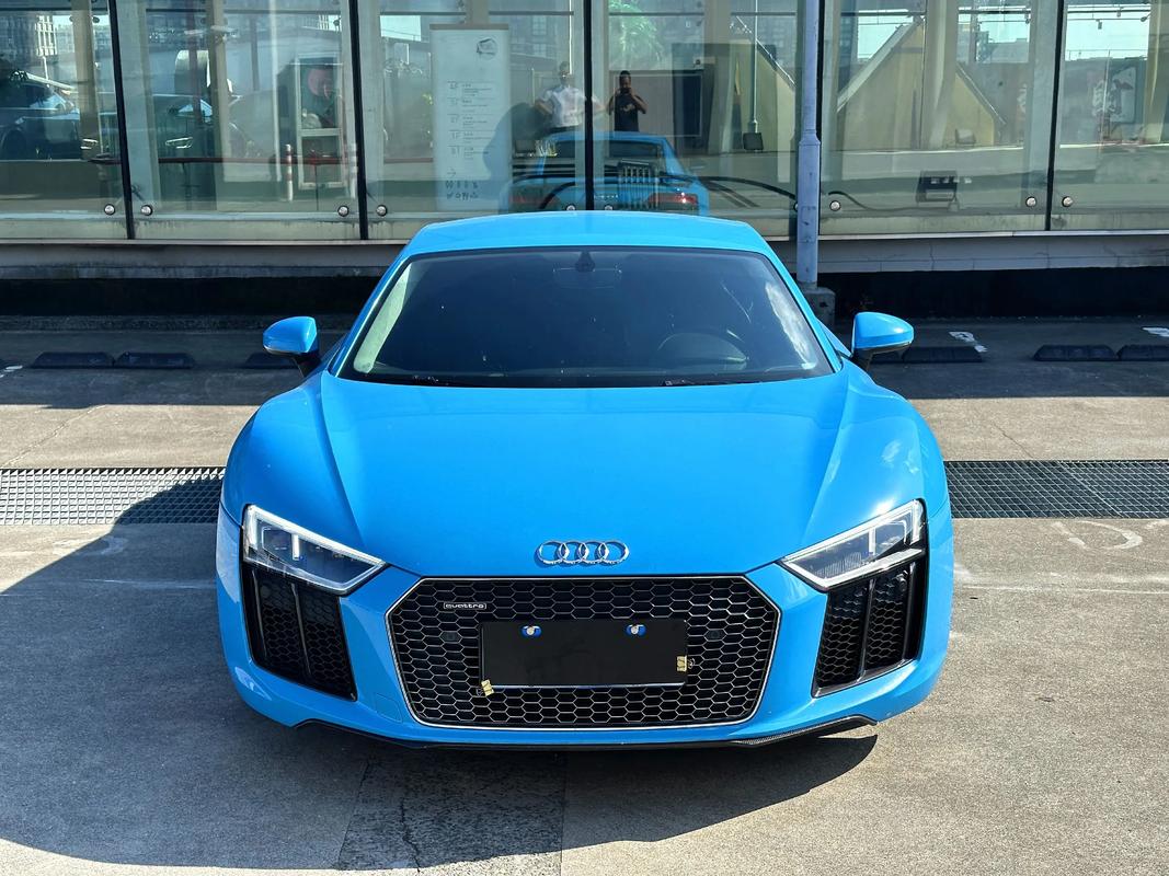 奥迪r8是两座还是四座(奥迪r8是轿跑吗)