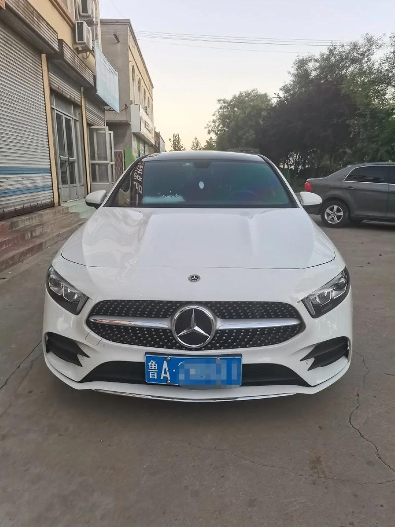 开奔驰a200l的女人/开奔驰a200l的人算有钱么