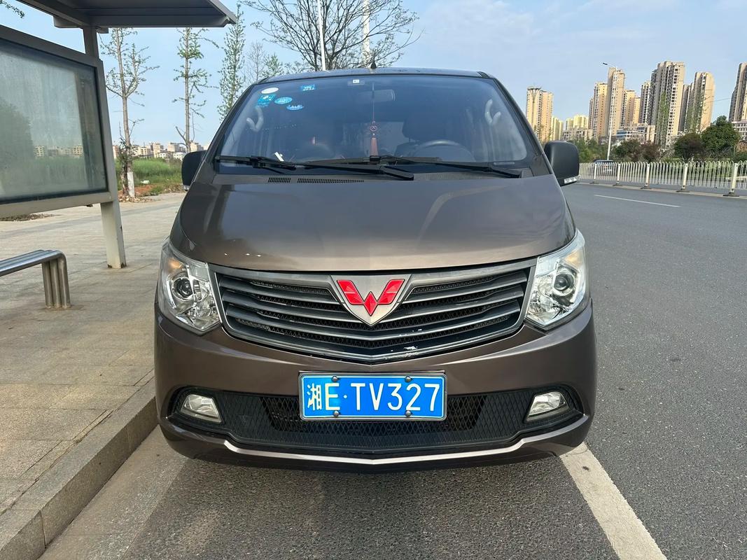 五菱征程7座加长版多少钱(五菱征程7座新车参数)