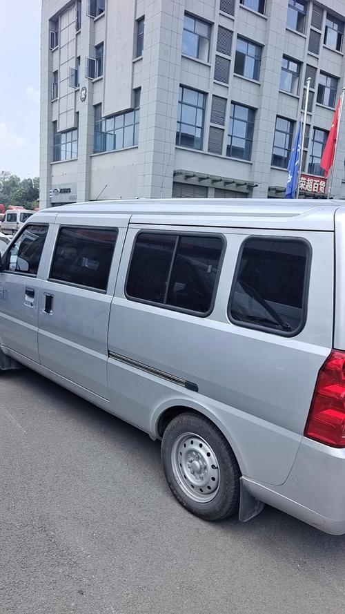 五菱荣光面包车加长版价格(五菱荣光2025款)