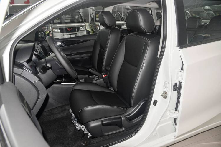 日产骐达轿车,日产骐达轿车银灰色