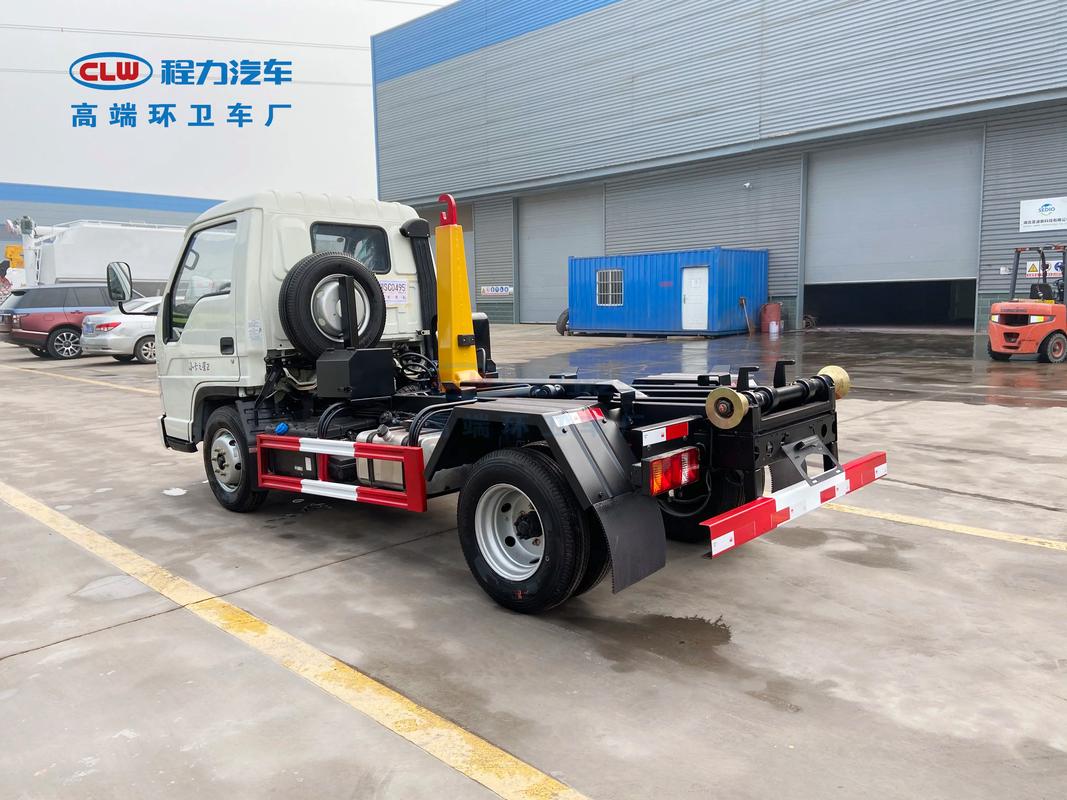 3方勾臂垃圾车的价格(勾臂式垃圾车工作时操作视频)